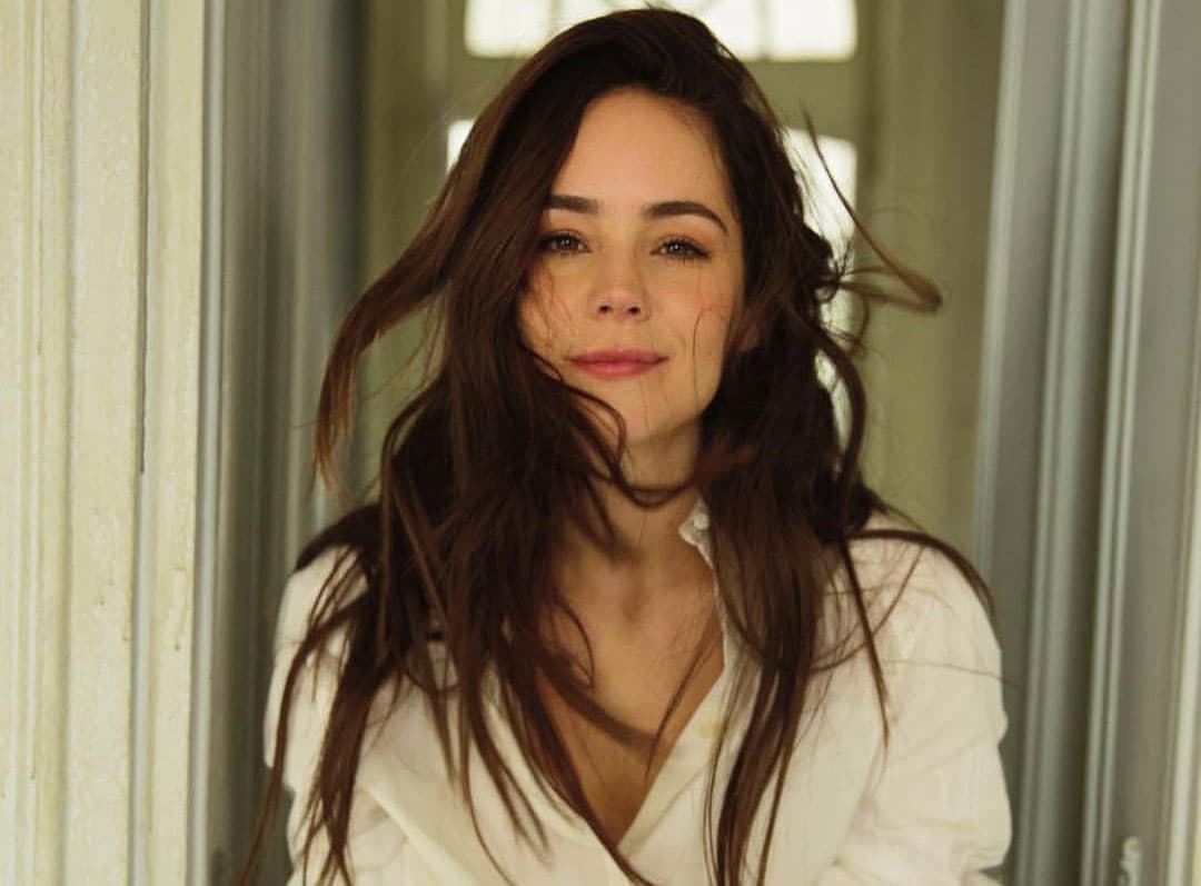 Camila Sodi imita a Kim Kardashian con sensual foto