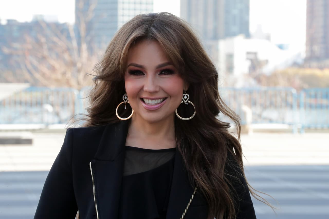 Thalía sorprende al copiarle look a Kim Kardashian