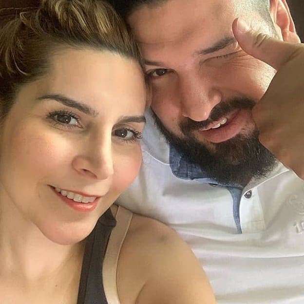 Tras los audios que difundió la familia de Karla Luna, Panini respondió a las críticas: “Sé que estamos todos en la casa guardados pero hay cosas más importantes qué hacer como leer un libro, no andar viendo chismes, ponerte a leer la biblia, hacer cosas con tus hijos, convivir y reflexionar. No andar de chismosos ni de liosos”.