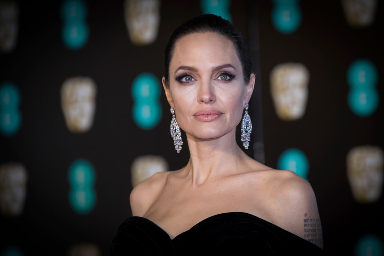 Finalizando el 2018, Angelina Jolie le reveló a Pax que el actor nunca quiso adoptarlo, lo que aumentó la tensión entre la ex pareja.