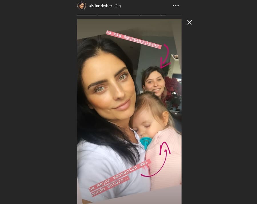 Aislinn Derbez posó muy sonriente junto a su hija y media hermana