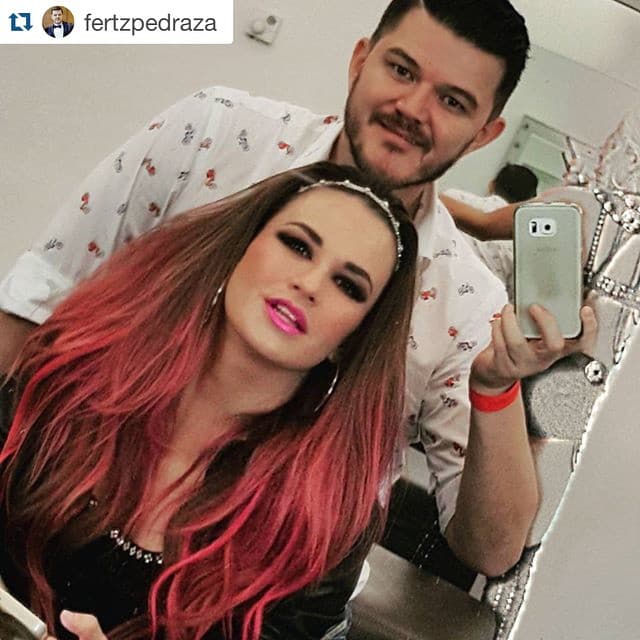 María José se hizo también mechas rosas para uno de sus lanzamientos.