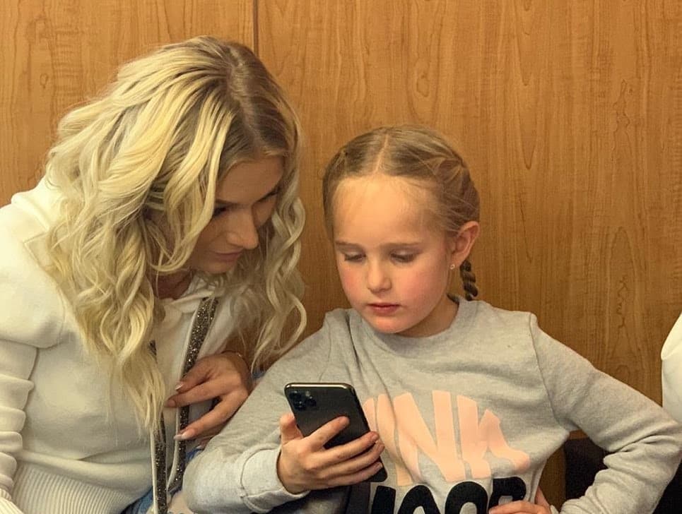 Gabriel Soto publica fotos de Irina Baeva conviviendo con las hijas de Geraldine Bazán