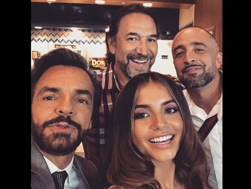 Eugenio compartió una selfie junto a Isabela Moner, la protagonista de la película, Marco Antonio Solis y Mario Domm.