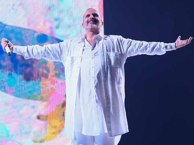 ¡Miguel Bosé amó a 10 mil fanáticos!