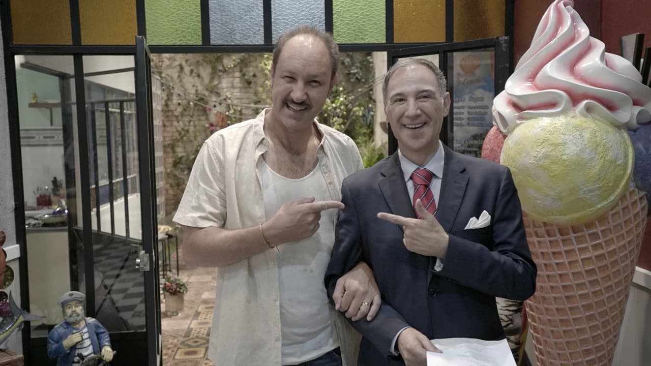 Darío T Pie con El Puerqui, a quien le quería comprar su trinchador.