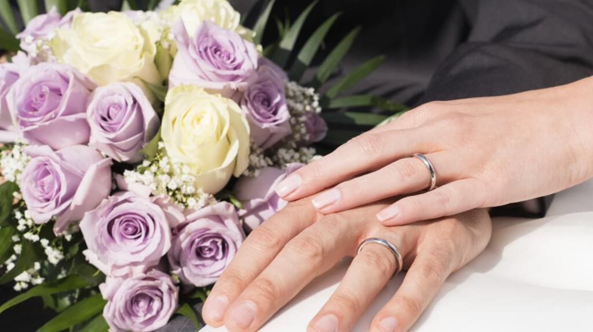 Novio hace broma pesada a su esposa el día de su boda: internautas piden divorcio de la pareja