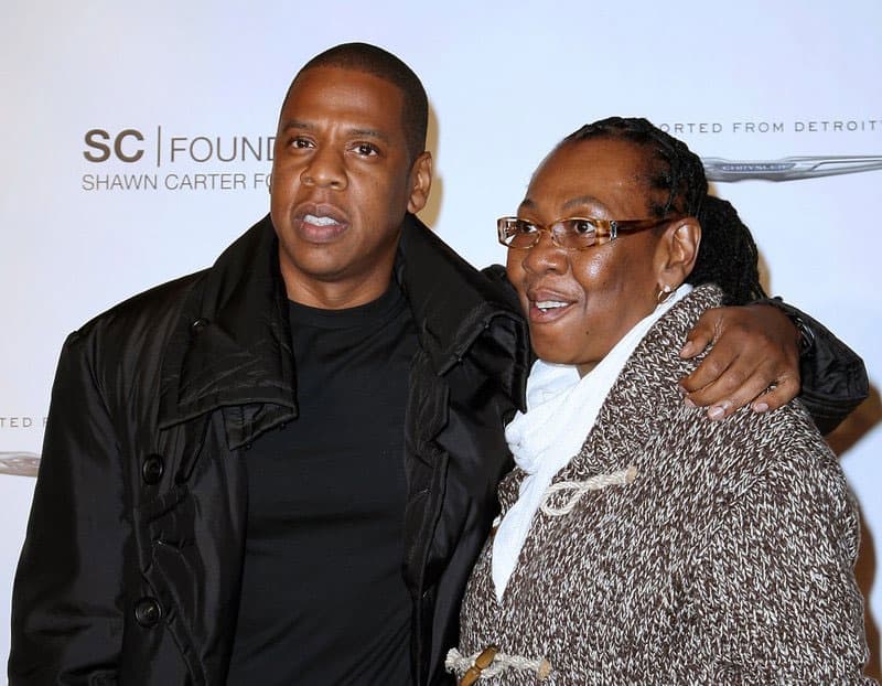 Mamá de Jay Z se declara lesbiana y él reacciona así al enterarse
