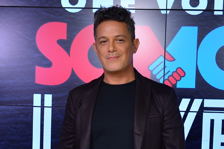 Alejandro Sanz muestra el talento musical de su hijo