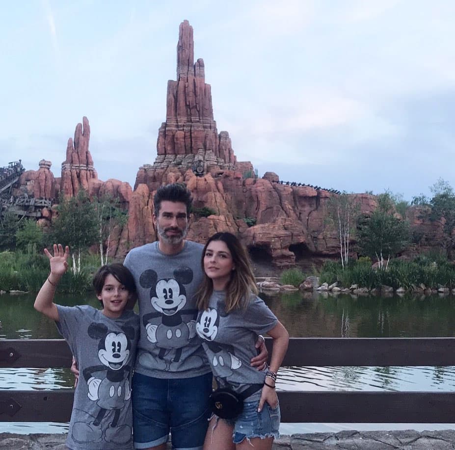 Aprovechando las vacaciones de verano, Grettell Valdez viajó a París, Francia, para disfrutar de esa bella ciudad en compañía de su esposo Leo Clerc y su hijo Santino Borghetti.