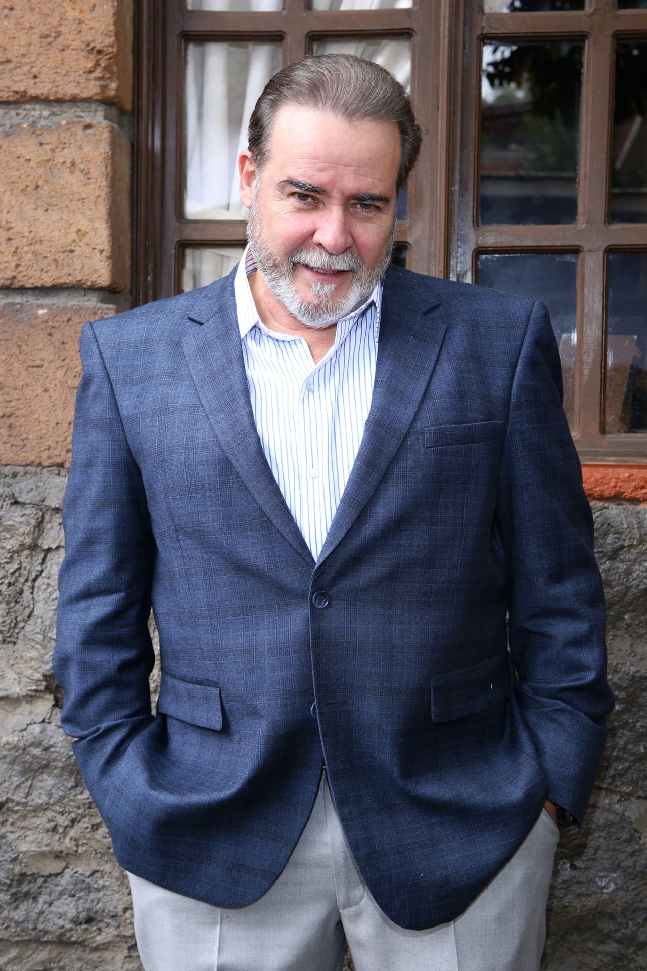 César Évora regresa a las telenovelas tras un éxitoso paso por '¿Qué le pasa a mi familia?' con el rol de 'Leopoldo Fernández', padre de 'Sofía', y quien guarda un gran secreto.