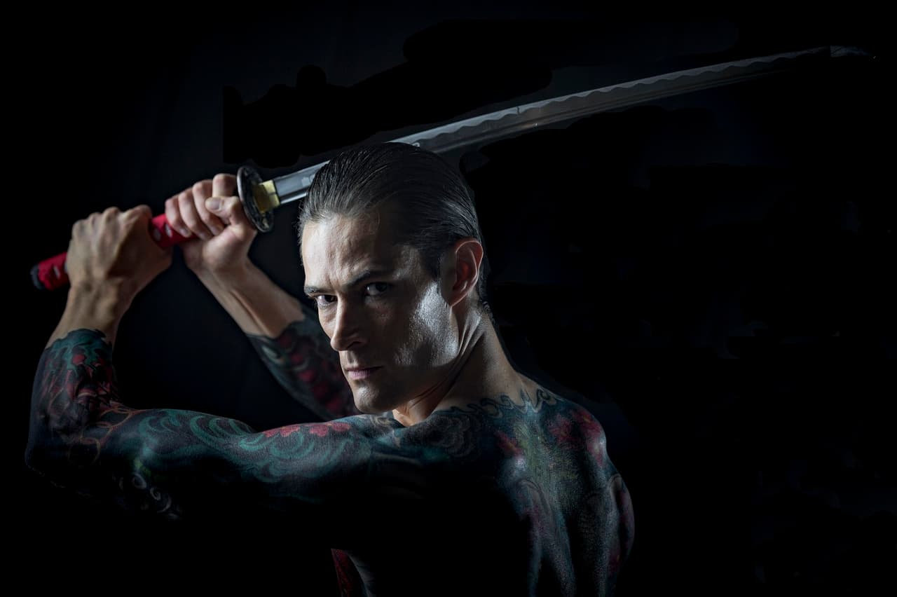 Álex Durán revela qué hay detrás de sus tatuajes en El Dragón: '¡Me maquillaron todo!'