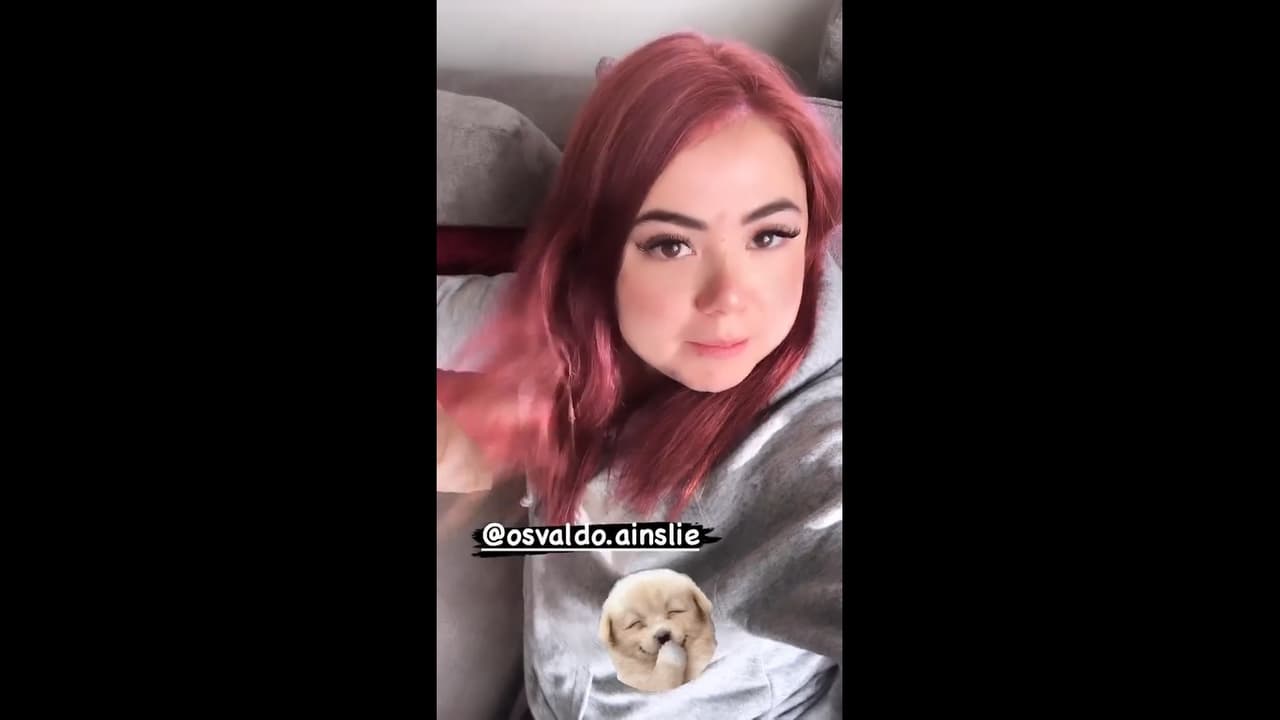 Fue a través de su cuenta oficial de Instagram que la actriz, de 30 años, compartió una serie de imágenes en las que presumió el nuevo color de su cabello.