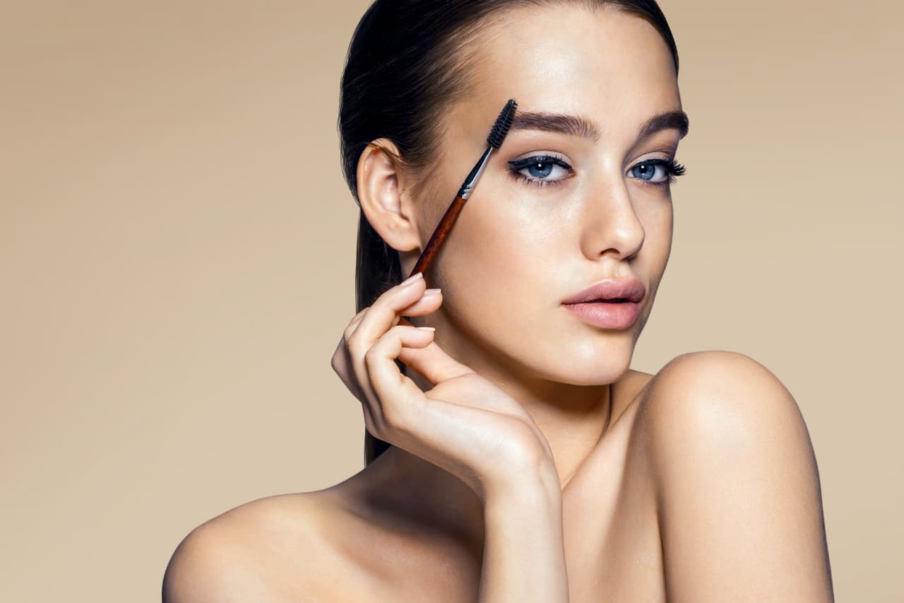 Cinco tips para engrosar las cejas