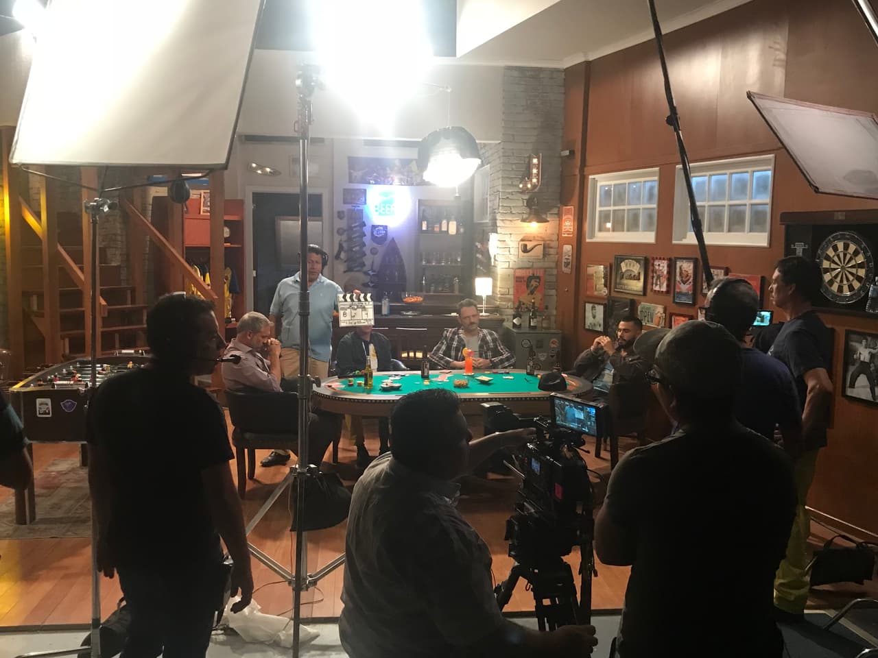Así luce el set de la Cueva de Simón mientras graban la serie (esto es lo que no ves en pantalla).