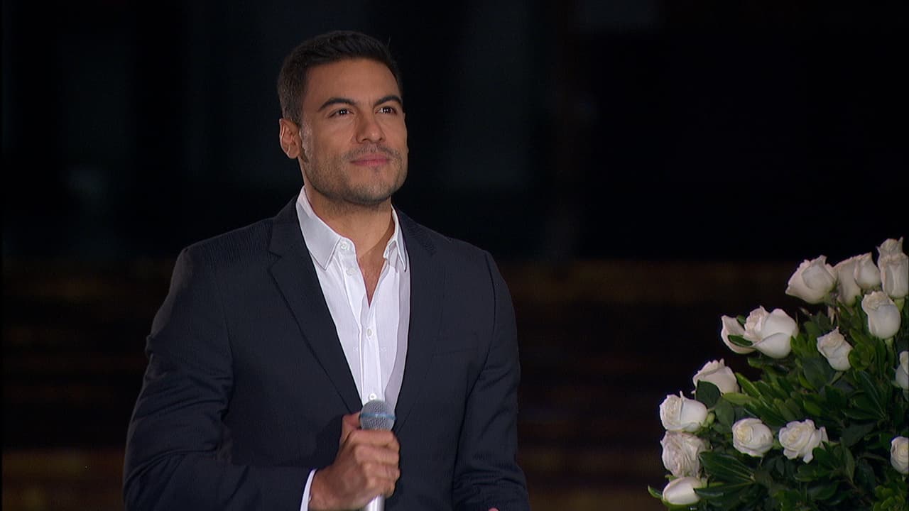 Carlos Rivera soñó desde adolescente con cantarle a la Virgen. Ahora que es una figura reconocida, el intérprete la visita cada año para cantarle con amor, haciéndolo esta noche con el tema “Hoy vengo a ti”, de su autoría y pedir por nuestra tierra.