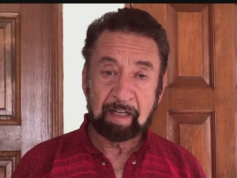 Juan Carlos Irracheta, quien en el pasado se desempeñó como metereólogo del programa Hoy, falleció el 25 de enero de 2021 a los 80 años de edad por complicaciones derivadas del Covid-19.