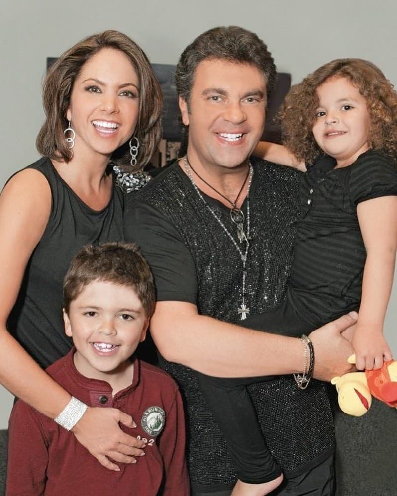Lucerito Mijares comparte como nunca antes foto de sus padres y manda mensaje de amor
