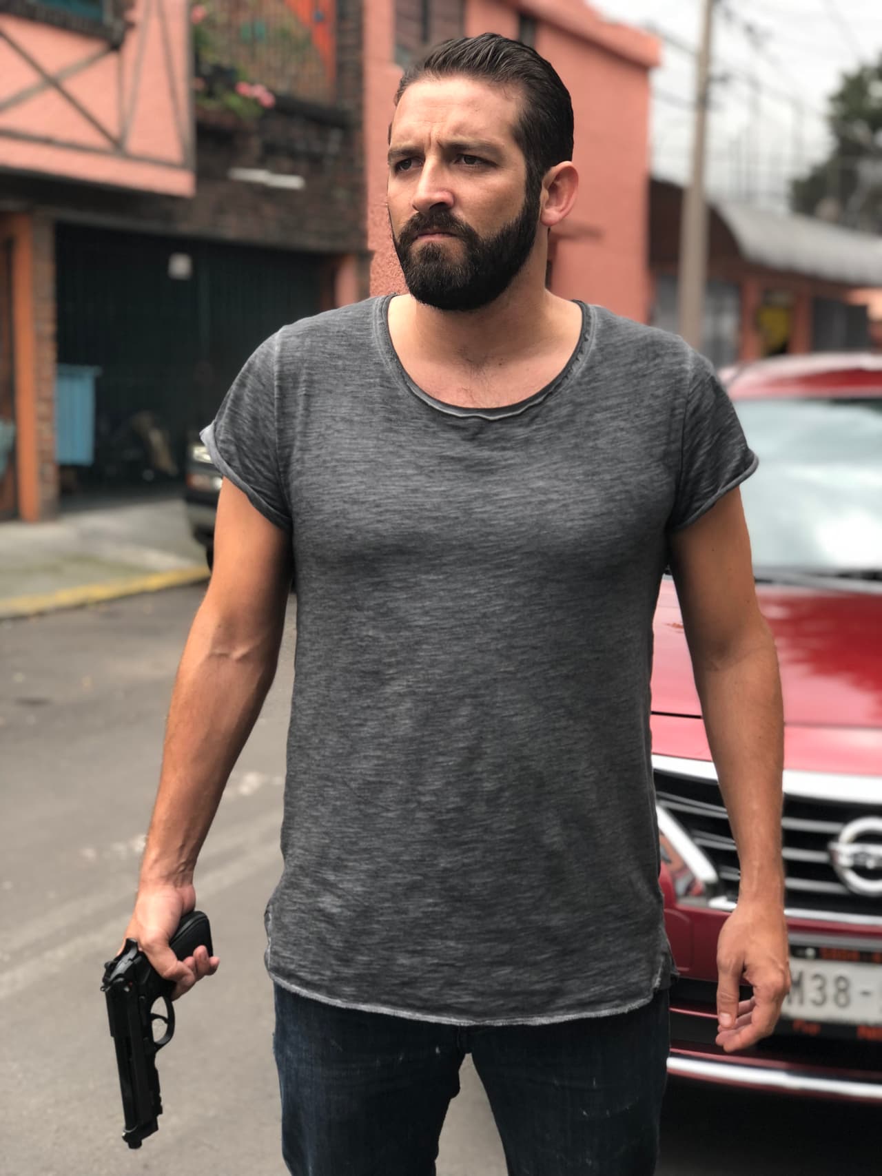 Él es quien le pone la acción al episodio "Adelante corazón".