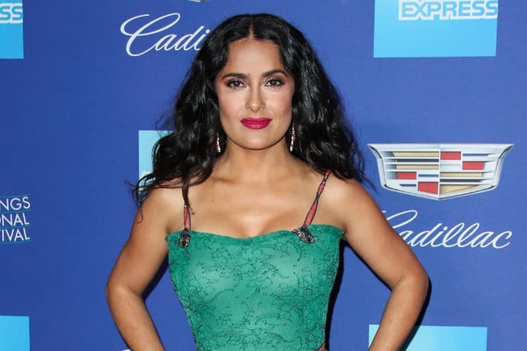 Salma Hayek lamenta la muerte de su perrita Lupe
