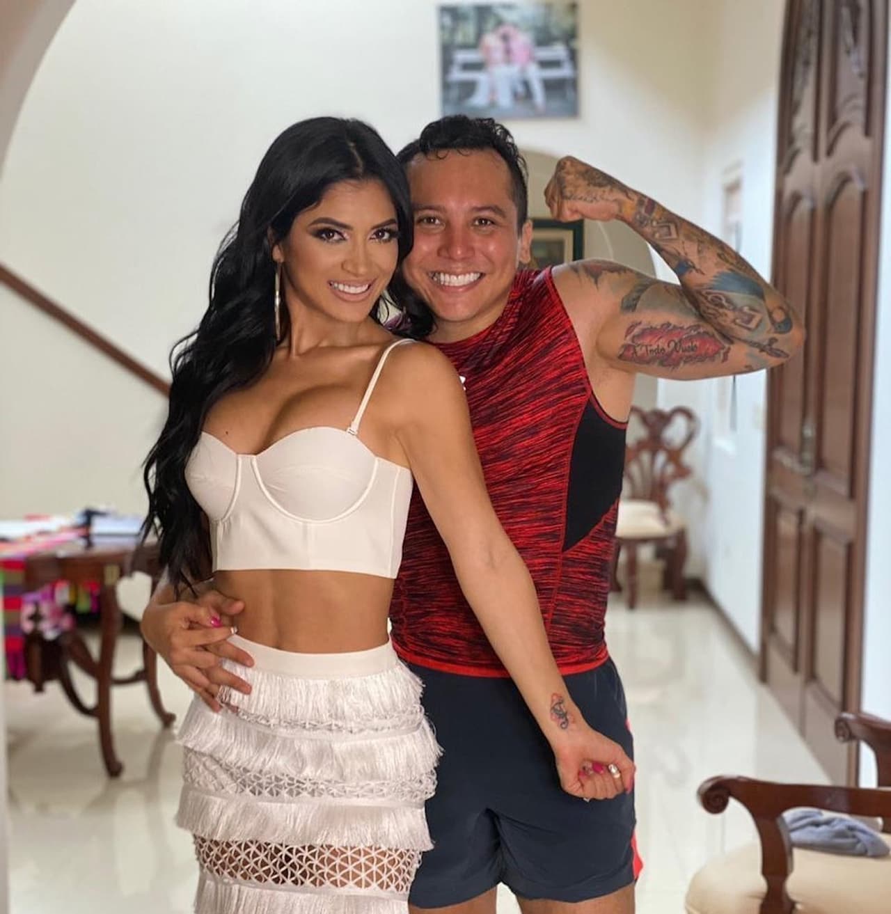 Kimberly Flores responde con divertido baile a quienes aseguran que está con Edwin Luna por interés