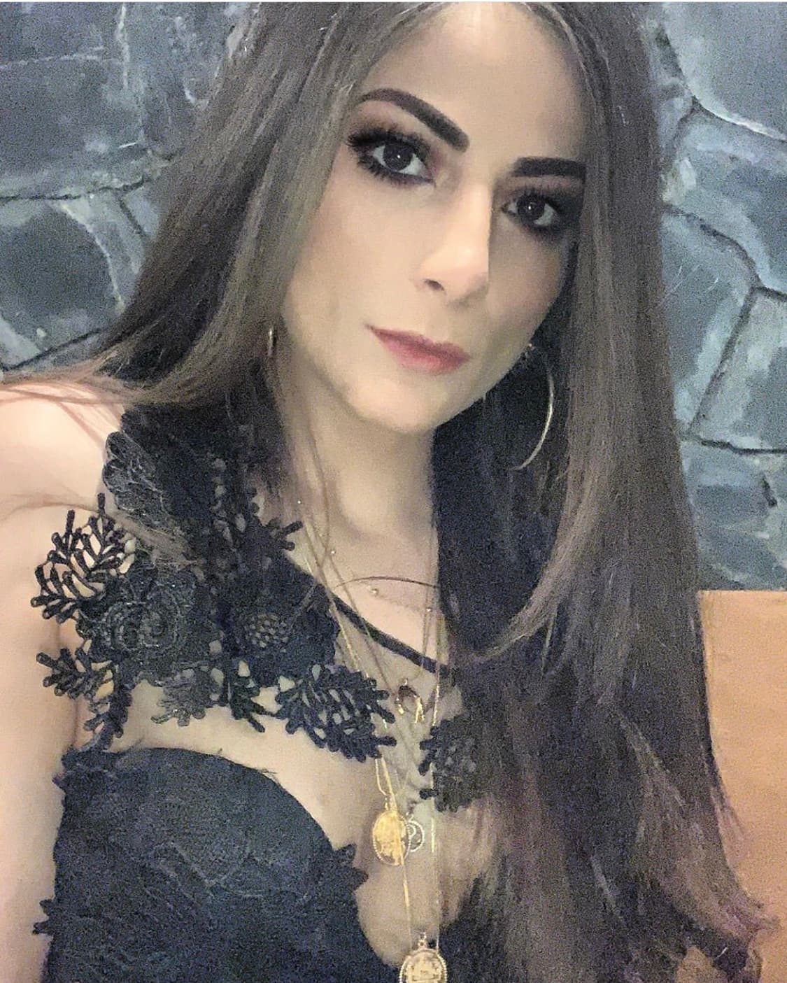 Después, en una entrevista con un canal de YouTube en mayo de 2020, Melissa se describió a sí misma como actriz, conductora y escritora.