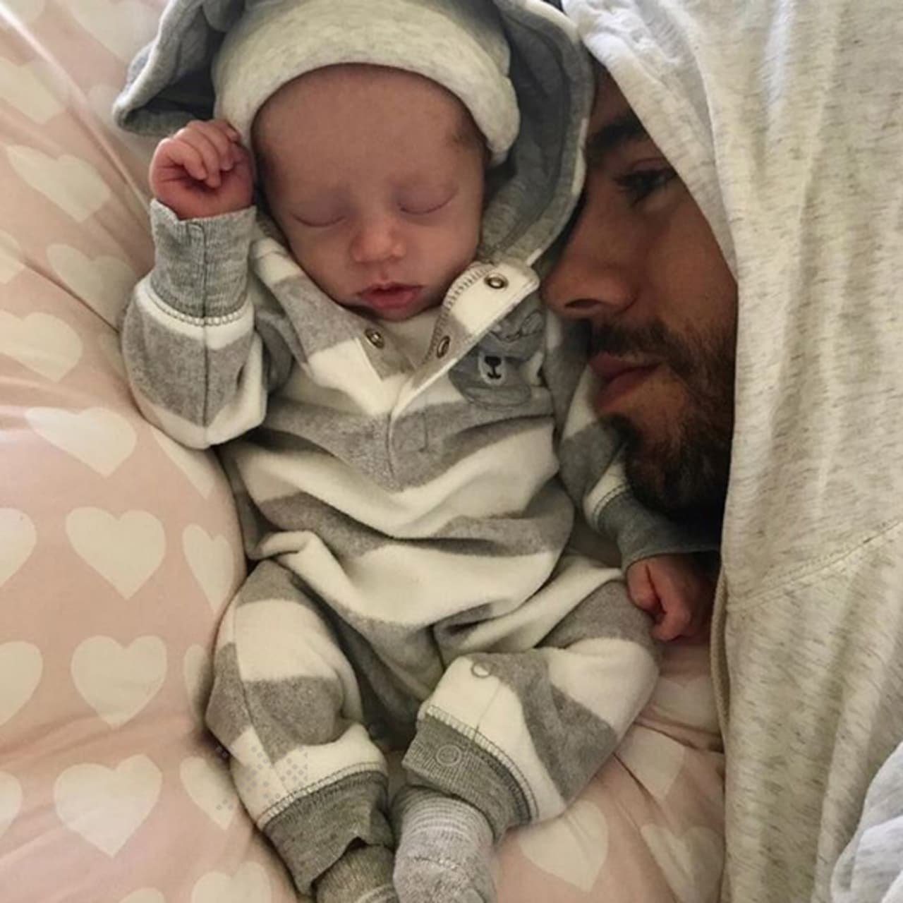 Enrique compartió en sus redes la primera imagen de su hijo