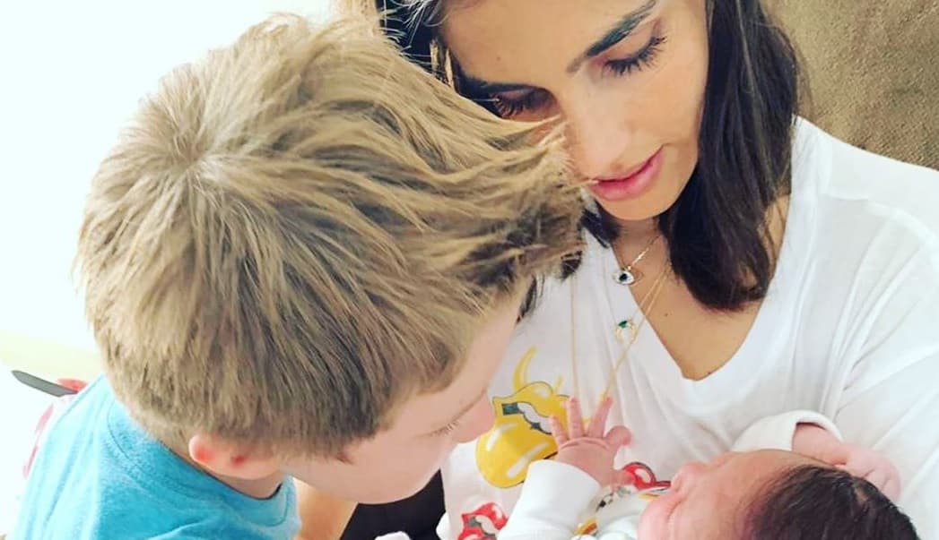 Sandra Echeverría da la bienvenida a su sobrina con emotivo mensaje: “Muero de un amor que me sobresale”