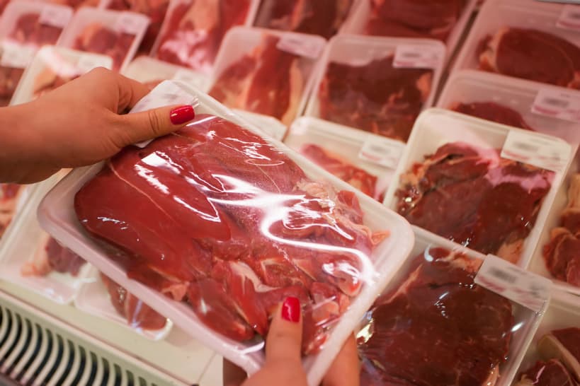 Comidas procesadas. Para evitar la inflamación, lo ideal es dejar de comer alimentos altos en sodio, así como todo aquello que esté empacado.