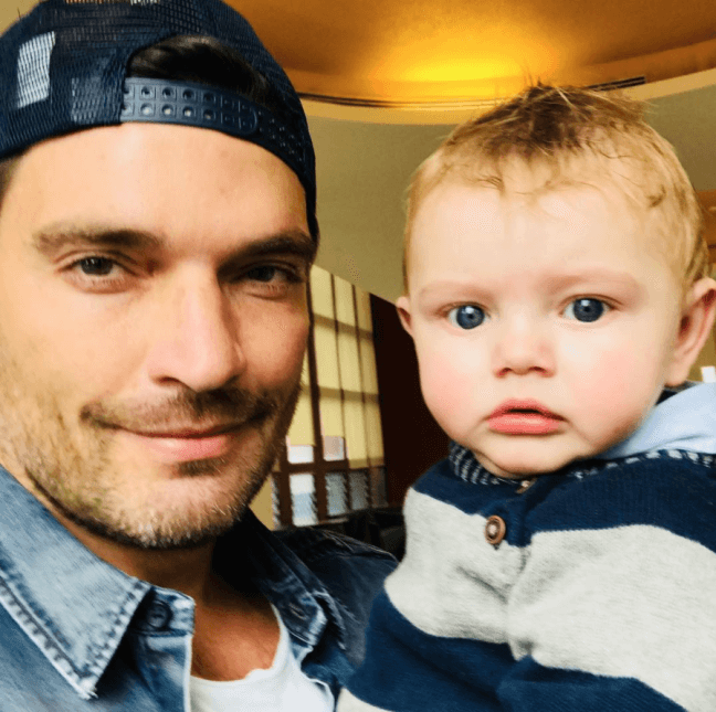 Fue hasta el 8 de diciembre que Julián Gil pudo ver a Matías en los Juzgados Familiares de la Ciudad de México, donde únicamente estuvo 25 minutos, pues tenía un llamado. El 19 de enero de 2019, el actor confirmó que la prueba de paternidad había sido positiva y que él era papá de Matías Gregorio. “En este momento me acaba de llamar mi abogado para decirme que el juez acaba de publicar el resultado de ADN entre Matías y yo, y como lo he dicho desde el día uno; Matías Gregorio Gil es mi hijo. Estoy feliz de acabar con especulaciones, te amo hijo”, escribió en Twitter.