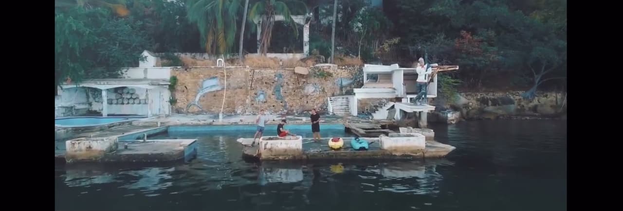 En las imágenes, difundidas por el usuario ‘Aca_urbex’, se observa que la propiedad del comediante tiene acceso directo al mar y tiene una vista privilegiada.