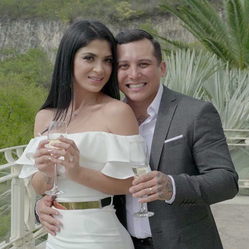 Edwin Luna presume tatuaje dedicado a su esposa, Kimberly Flores