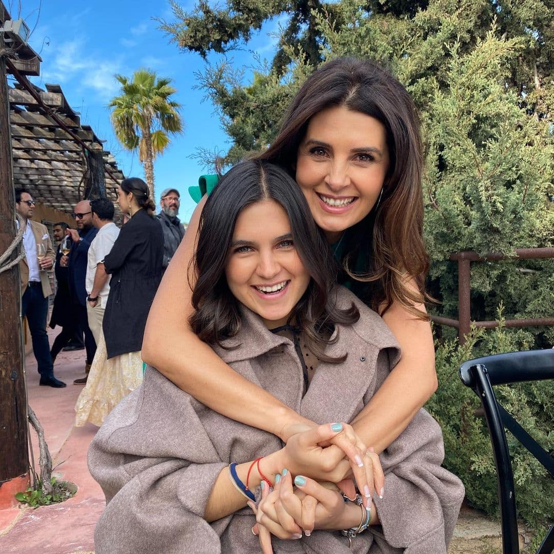 Romina, hija de Mayrín Villanueva, cambia de look y luce idéntica a su madre