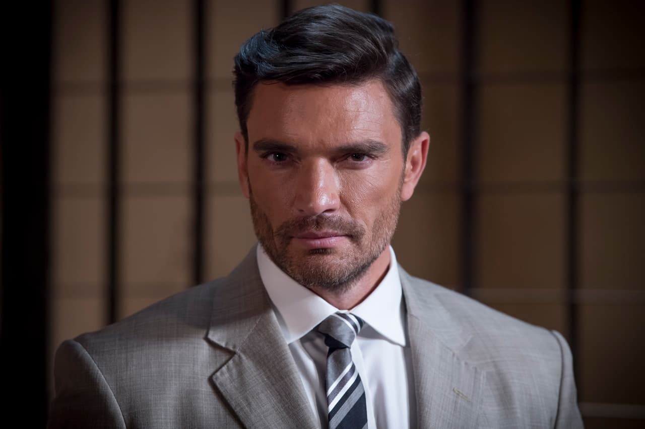 Julián Gil arremete contra abogada tras confirmarse que las fotos con su hijo son legales
