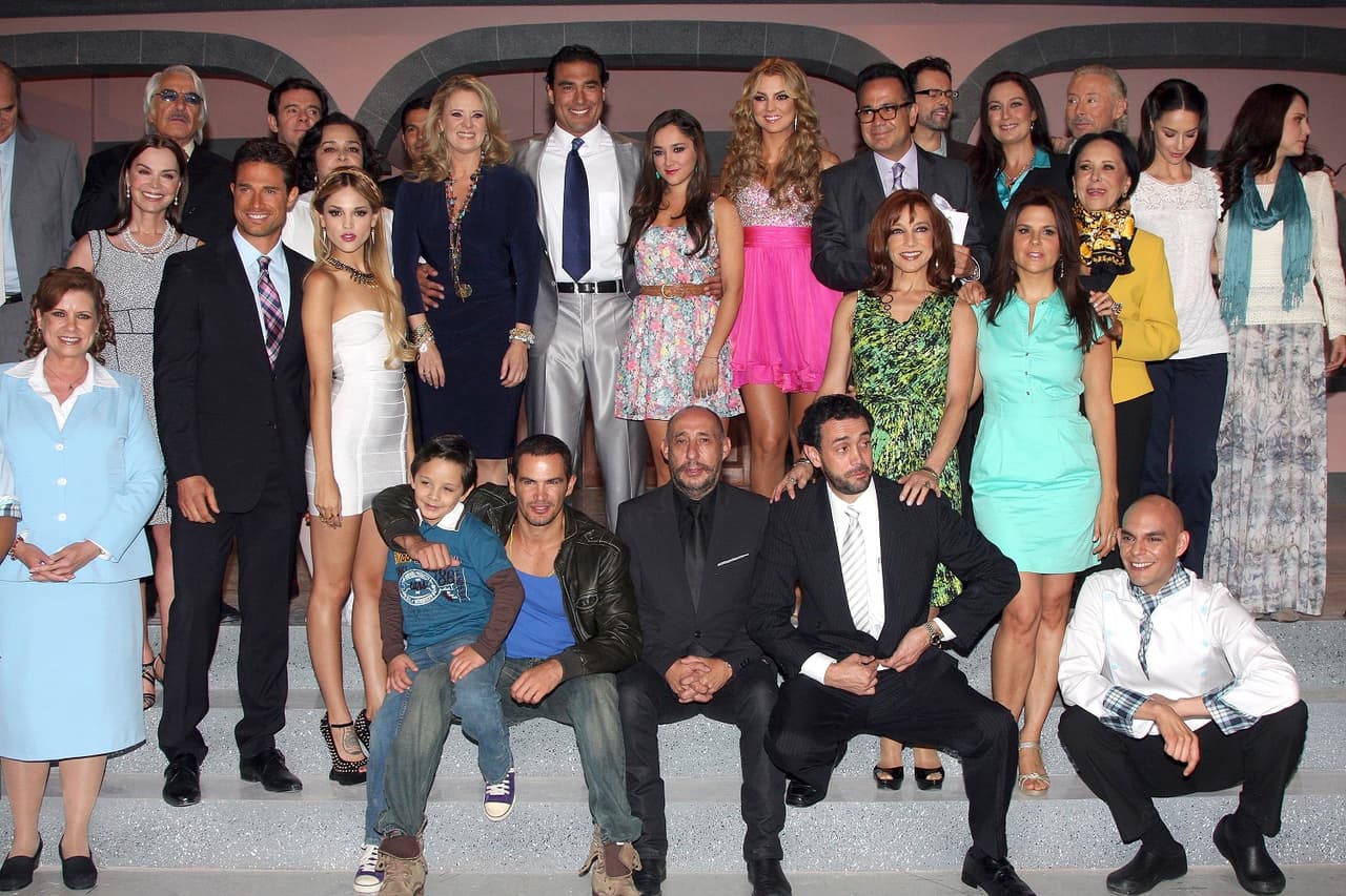 Dos años después, en 2012, Sebastián Rulli se sometió a un riguroso entrenamiento para dar vida al guardaespaldas ‘Francisco Guzmán’ en ‘Amores verdaderos’. En esta telenovela compartió el protagónico juvenil con Eiza González.