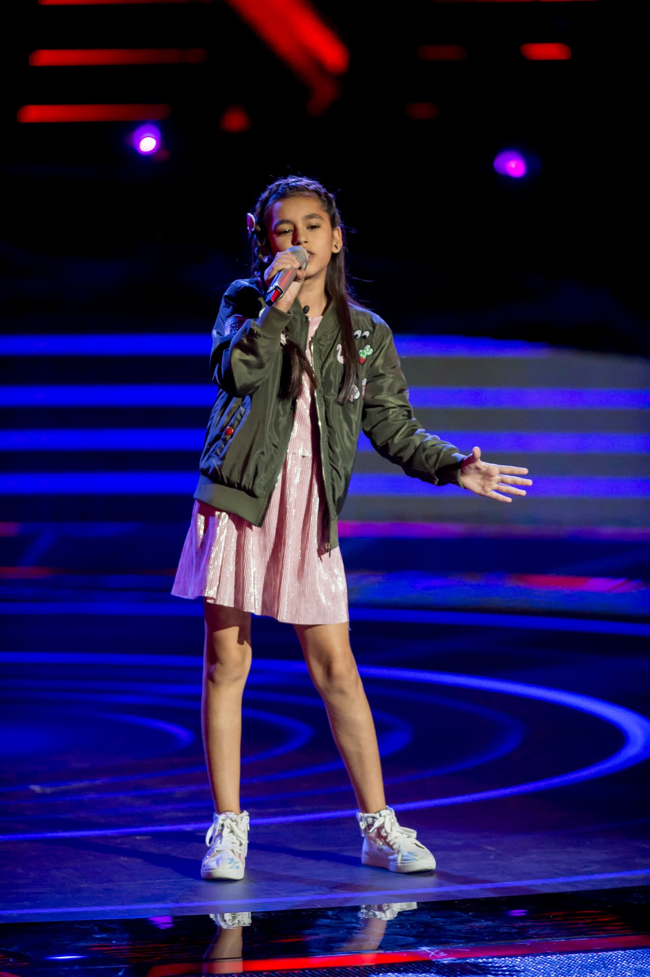 Además de la gimnasia, Danna Lerma posee un talento para cantar, esta gran voz fue reconocida por Lucero y ahora forma parte de su equipo.