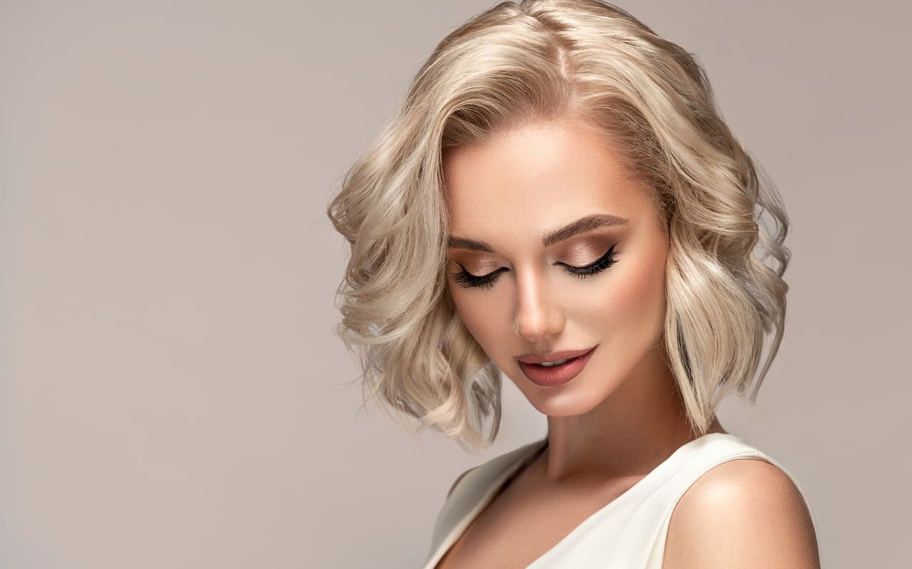 Ideas de peinados con pelo corto para Navidad