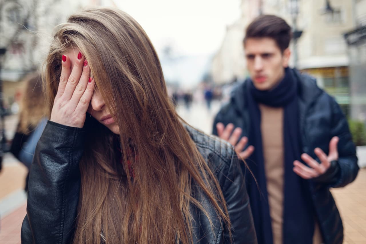 ¿Sientes que tu pareja te esconde de sus amigos? Tal vez estés siendo víctima del stashing sin que te des cuenta