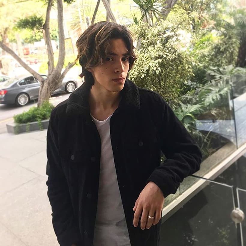 A través del canal de Youtube de la agrupación musical, Yael compartió con sus seguidores 30 cosas sobre él, destacando que su color favorito es el morado, le gusta el futbol americano, su película favorita es ‘Gigantes de acero’, le agrada la música de Shawn Mendes y le interesan los videojuegos, en especial aquellos que tienen a ‘Mario Bros.’.