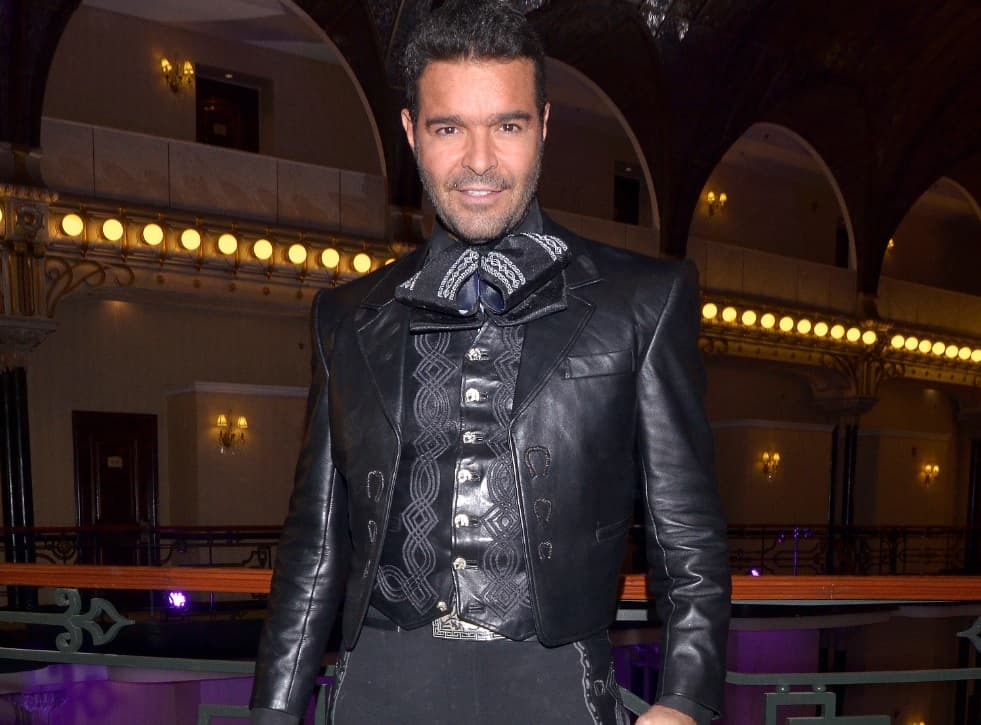 Pablo Montero enfurece al recibir agresiones, previo a show