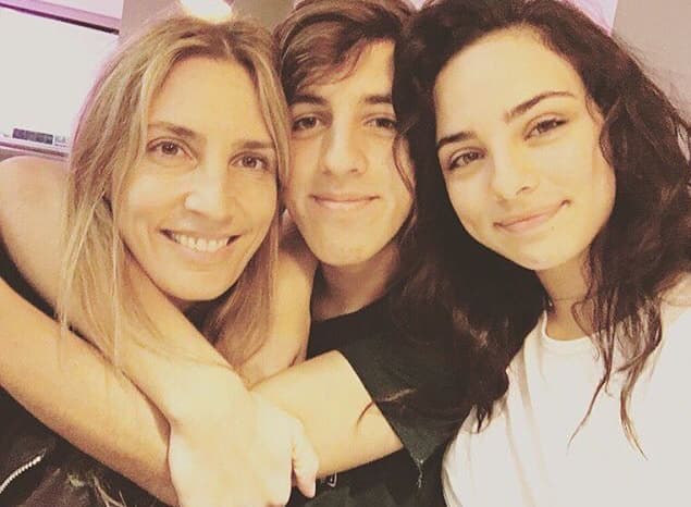 No obstante, gracias al amor de la familia y los amigos, Ricco pudo ayudar a sus hijos a sanar el vacío que dejó la pérdida de su padre, tal y como lo reveló en la misma entrevista: "Por lo menos, hacerlos sentir que estaban rodeados de amor, aunque esa ausencia siempre fuera a estar porque no es algo que puedas intercambiar con nada ni con nadie".