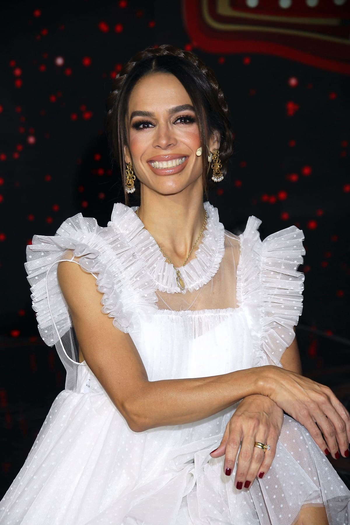 Biby Gaytán recibe los 51 años con despampanantes looks de noche