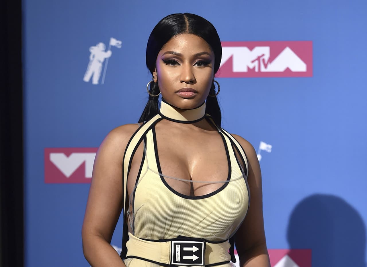 Nicki Minaj enseña de más en el escenario