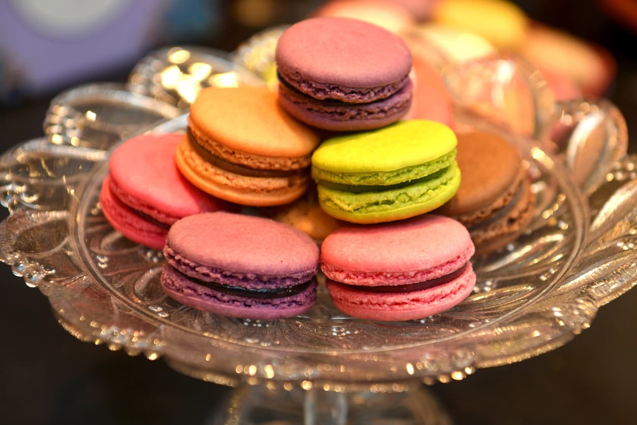 Macaroons cakes nicely displayed on a glass plate