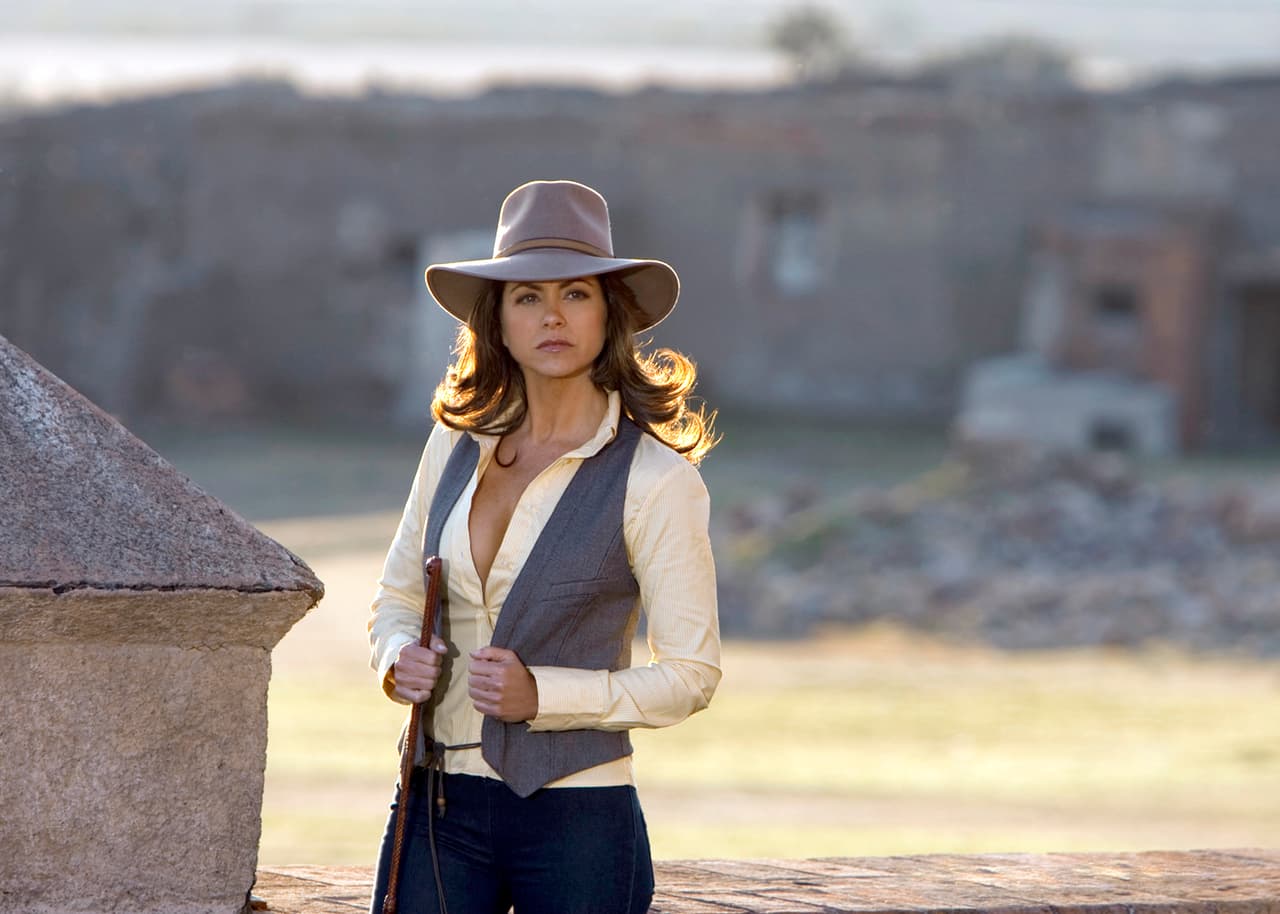 'Soy tu Dueña' es una telenovela mexicana estrenada por primera vez en 2010 bajo la producción de Nicandro Díaz. La historia cuenta con las actuaciones estelares de Lucero, Fernando Colunga, Gabriela Spanic, David Zepeda, Silvia Pinal, Ana Martín, Alejandra Procuna y Fátima Torre, entre otros.