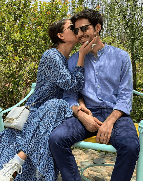 Precisamente, la actriz Natasha Dupeyrón, quien fuera pareja de José Pablo Minor, ahora mantiene una relación con el músico Yago Muñoz, quien solía ser actor.