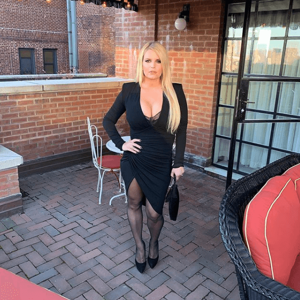 Asimismo, la cantante Jessica Simpson siguió el método después de dar a luz a su primera hija en 2012. Simpson perdió 27 kilos y confesó que era la mejor dieta que había hecho. Incluso, durante su segundo embarazo llevó a cabo los lineamientos del programa, para cuidar de su salud.