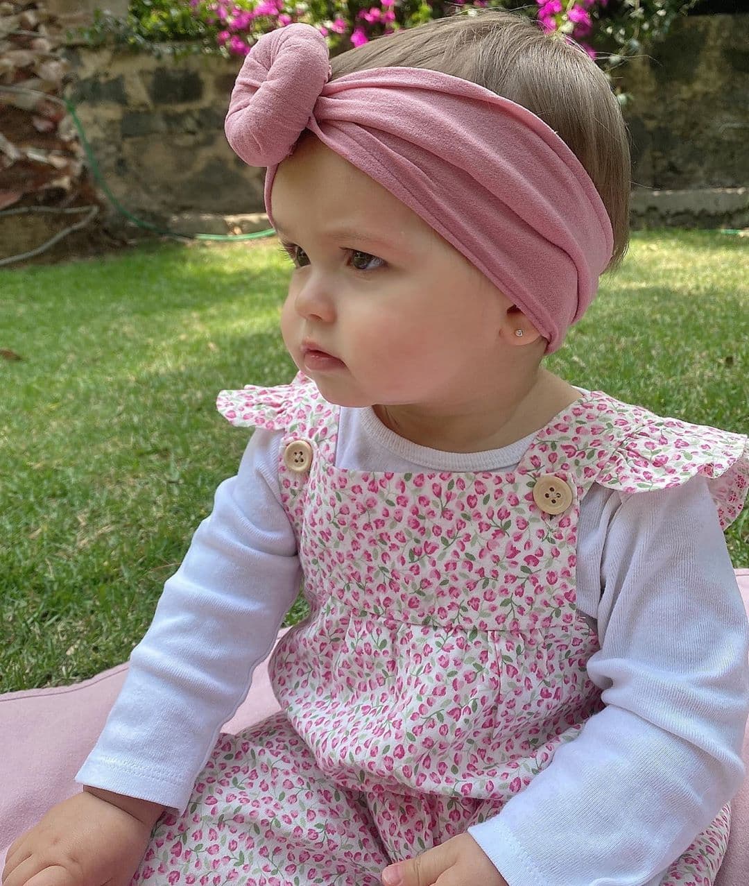 La feliz mamá aseguró que en esta cuarentena está disfrutando al máximo a su hija. “11 meses de pura felicidad, esa sonrisa que me contagia y hace que sienta tantas cosas increíbles, que jamás pensé sentir”, dijo.