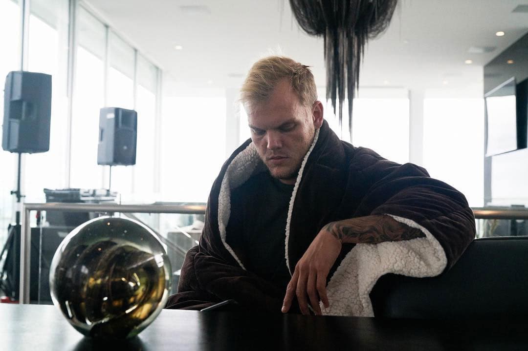 Insinúan que Avicii se suicidó