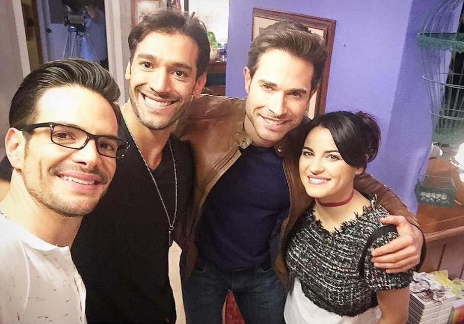¡Elenco de 'Papá a toda madre' reacciona ante beso gay de personajes!